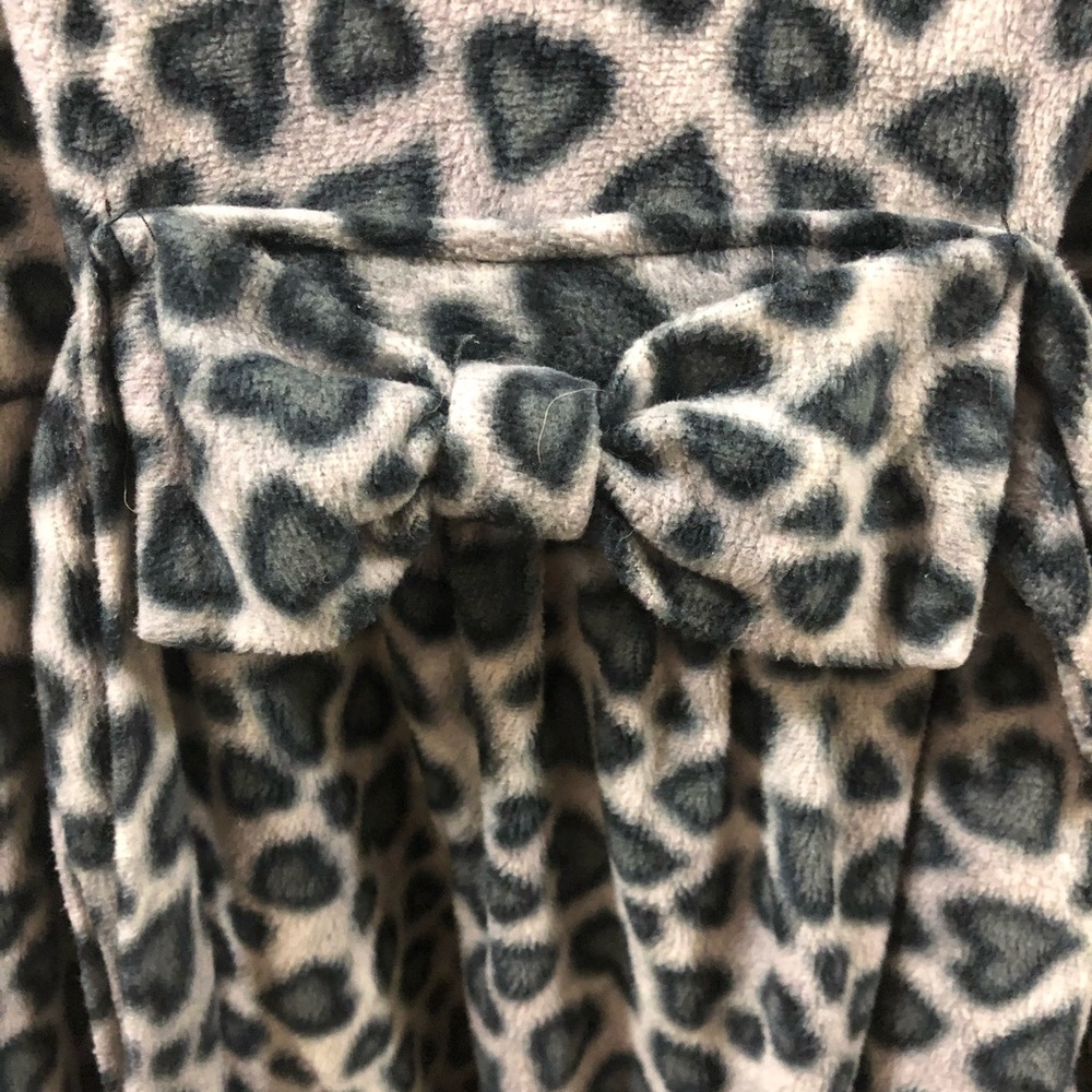 Betsy Johnson Leopard Heart Print Robe - Picture 5 of 6